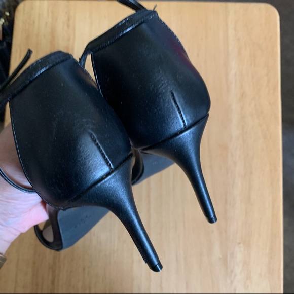 Le Chateau Ankle Strap Sandals - Picture 3 of 6